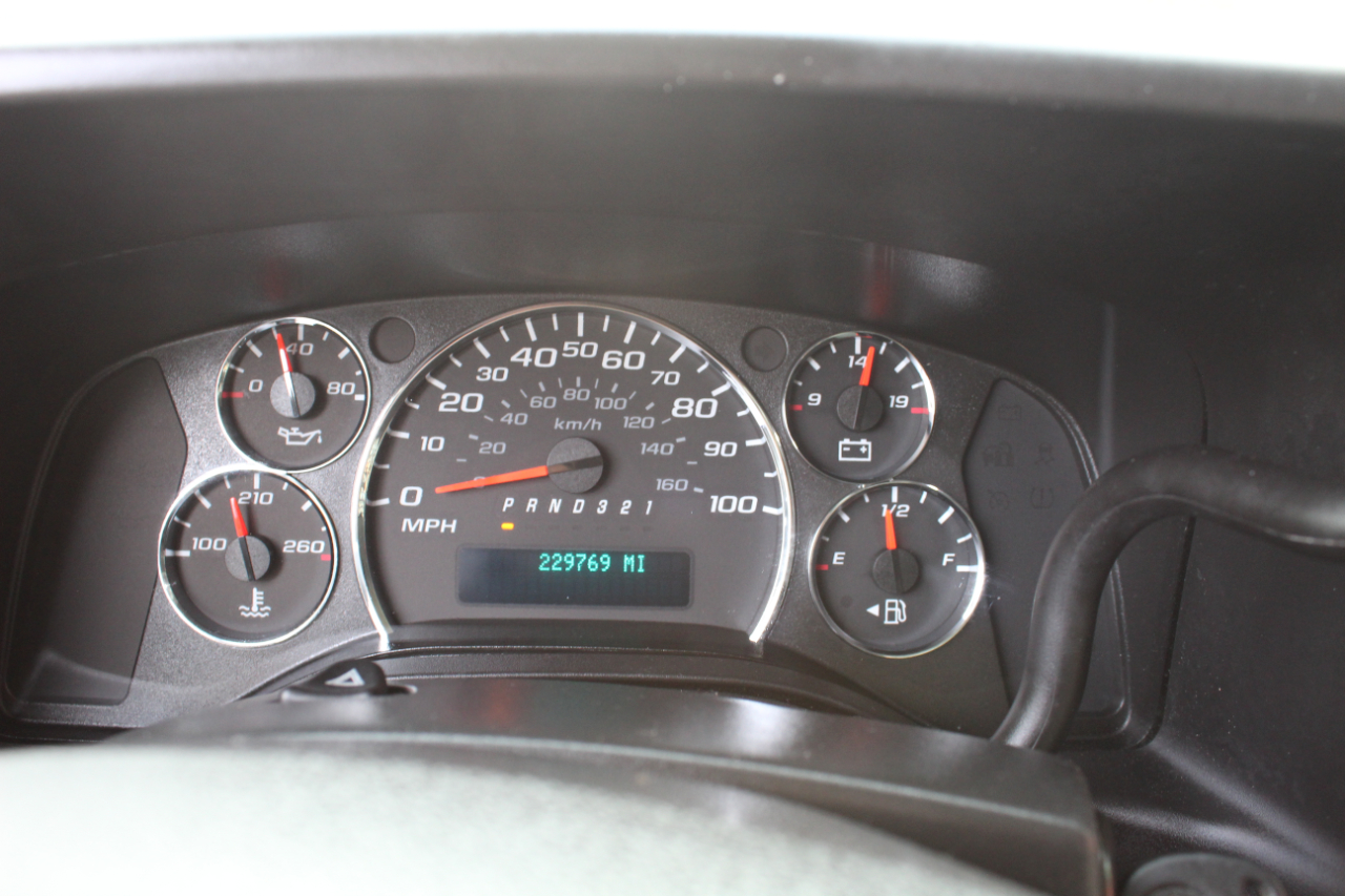 Chevrolet Express Cargo Van RWD 2500 135" 2008