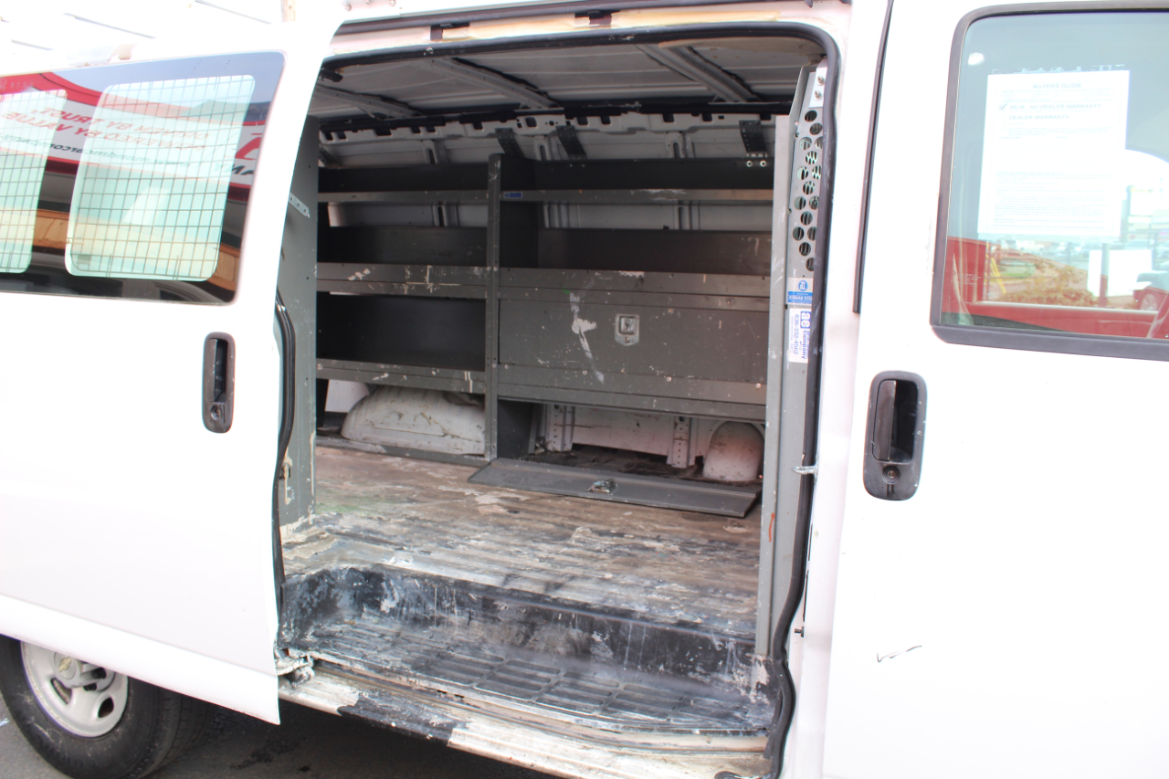 Chevrolet Express Cargo Van RWD 2500 135" 2008