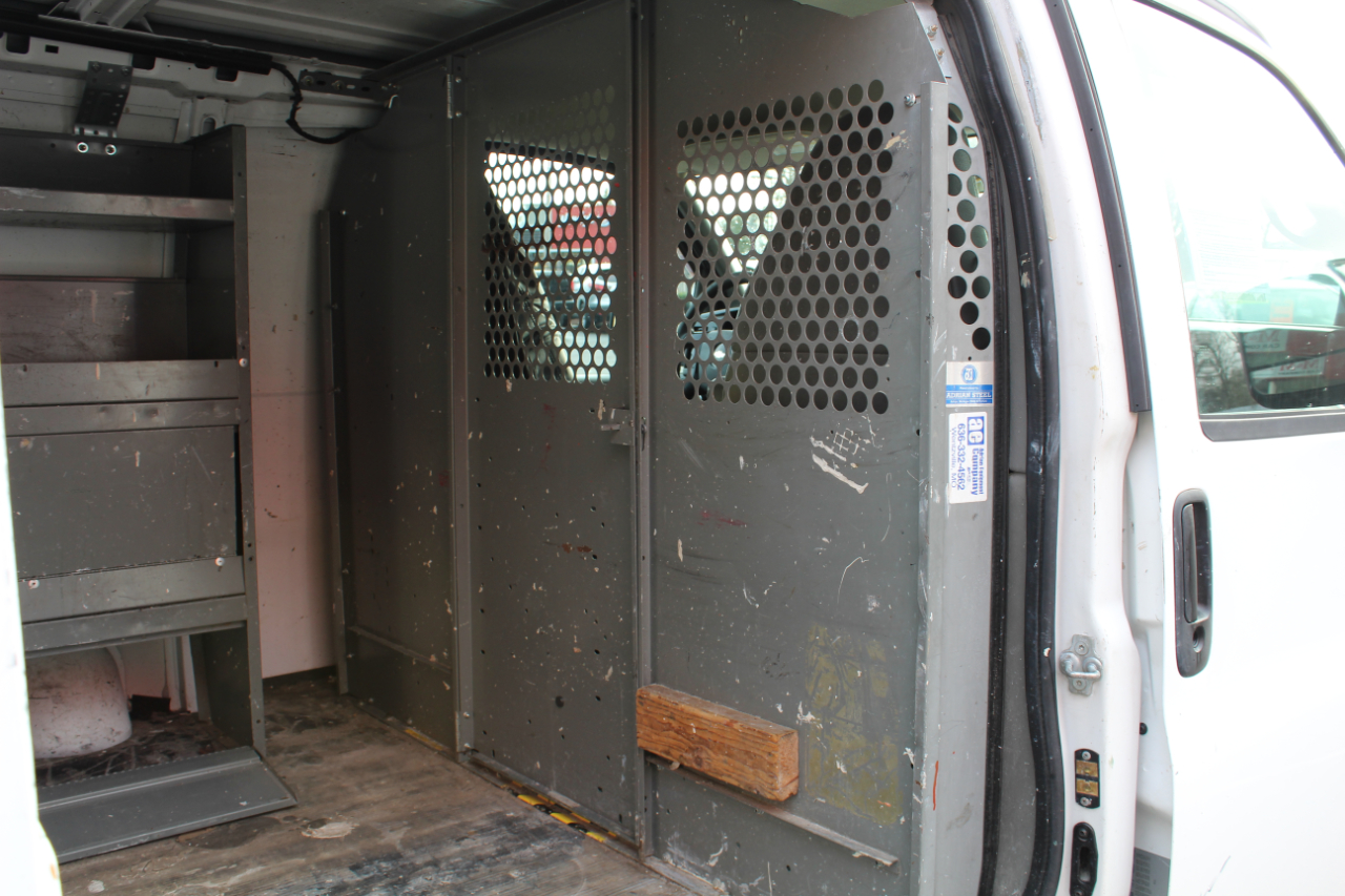 Chevrolet Express Cargo Van RWD 2500 135" 2008