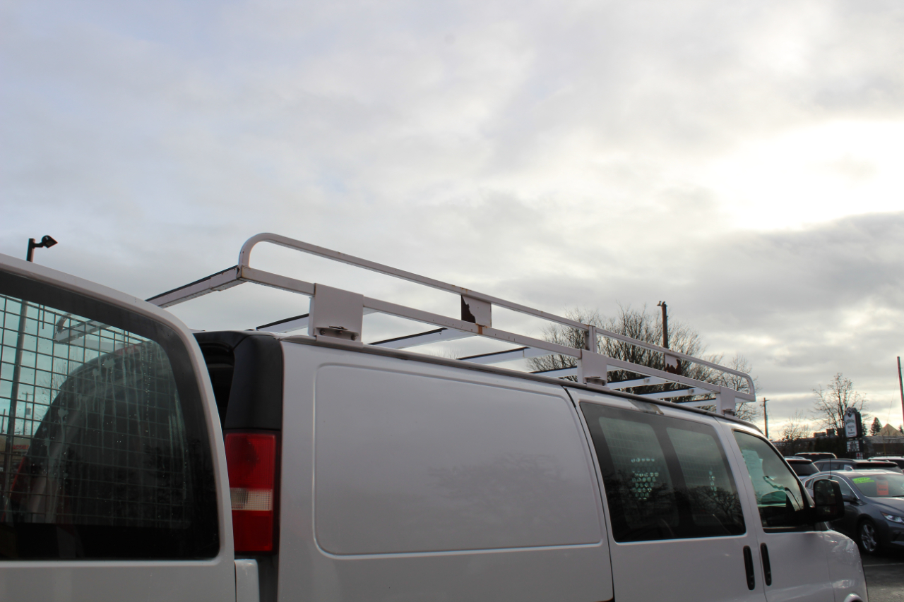 Chevrolet Express Cargo Van RWD 2500 135" 2008