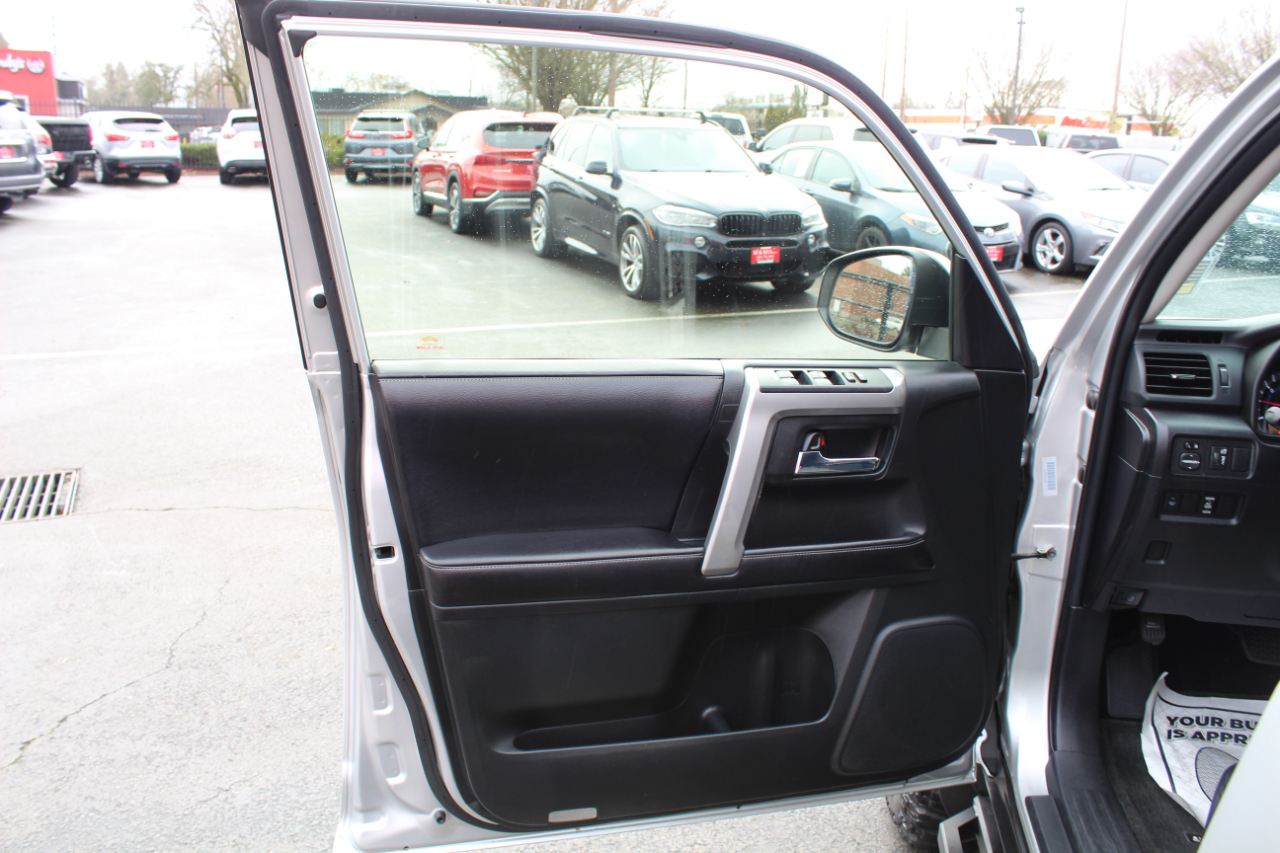 Toyota 4Runner 4dr SR5 Sport V6 Auto 4WD (Natl) 2016