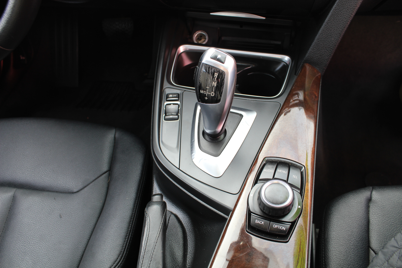 BMW 3 Series 4dr Sdn 328i xDrive AWD SULEV 2014