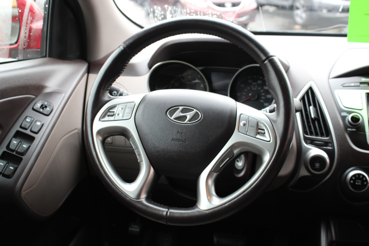 Hyundai Tucson FWD 4dr Auto GLS PZEV 2012