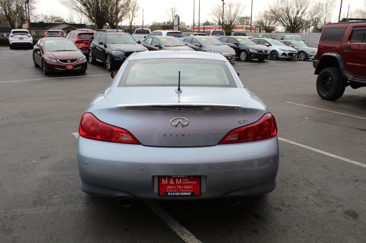 Infiniti G37 Convertible 2dr Base 2011