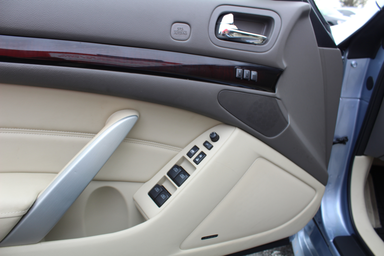 Infiniti G37 Convertible 2dr Base 2011