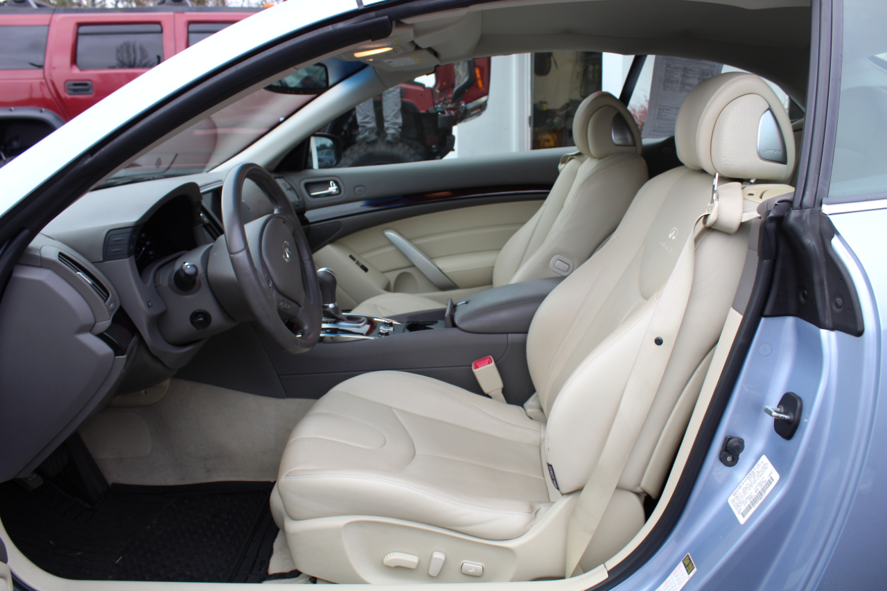 Infiniti G37 Convertible 2dr Base 2011