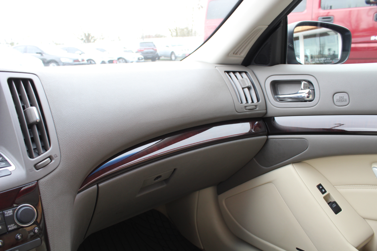 Infiniti G37 Convertible 2dr Base 2011