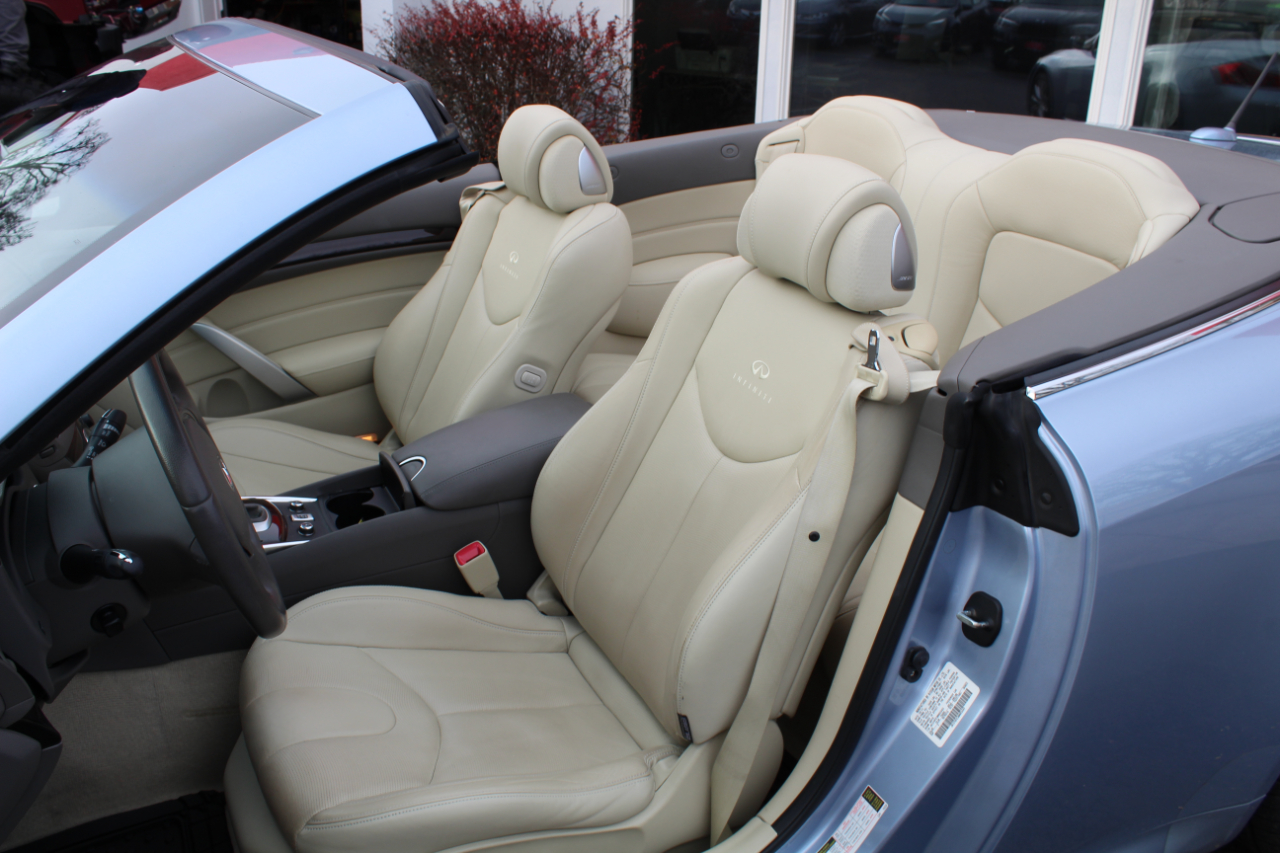 Infiniti G37 Convertible 2dr Base 2011