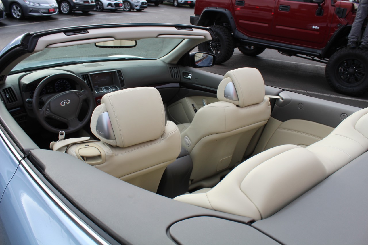 Infiniti G37 Convertible 2dr Base 2011