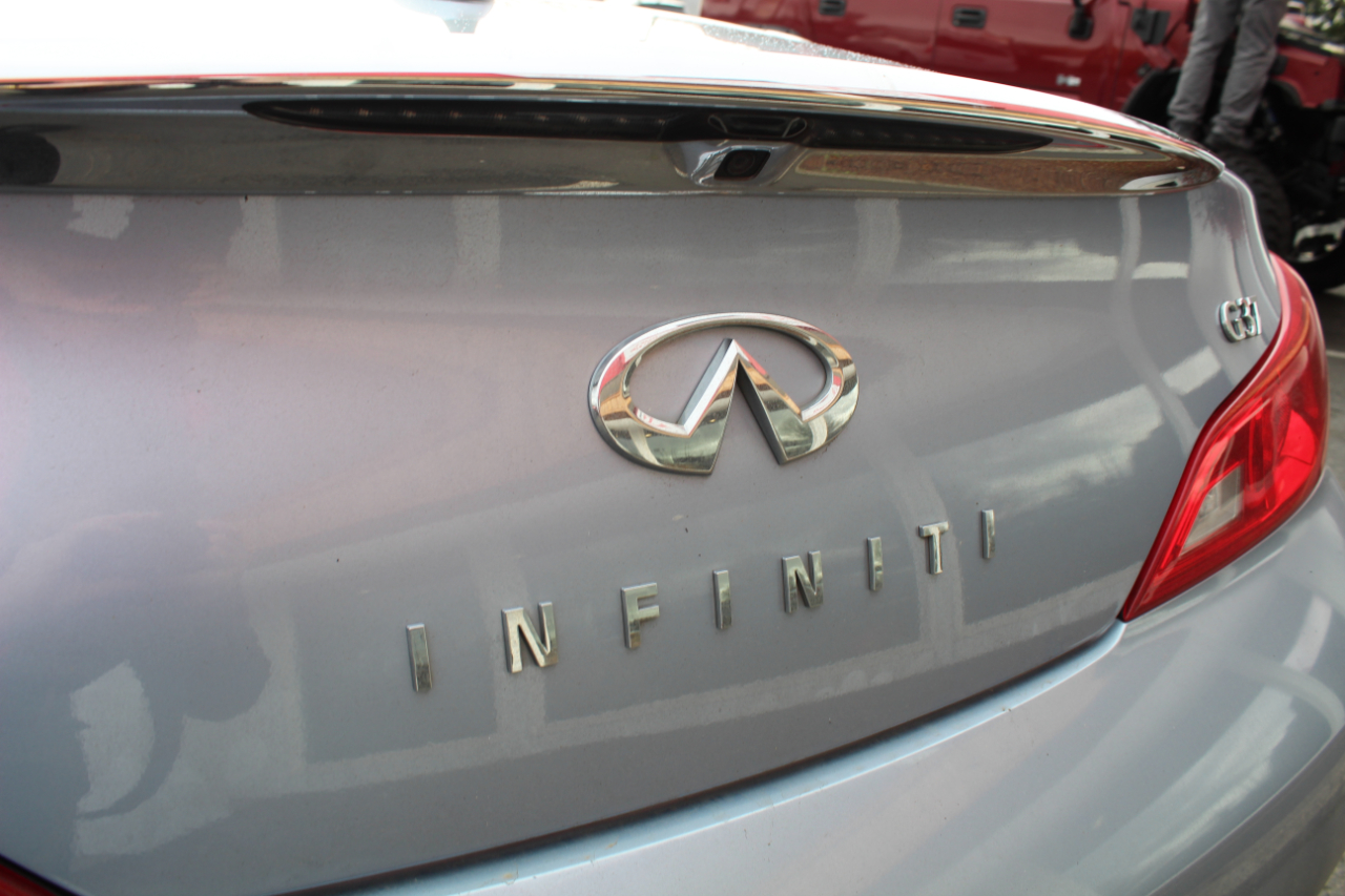 Infiniti G37 Convertible 2dr Base 2011