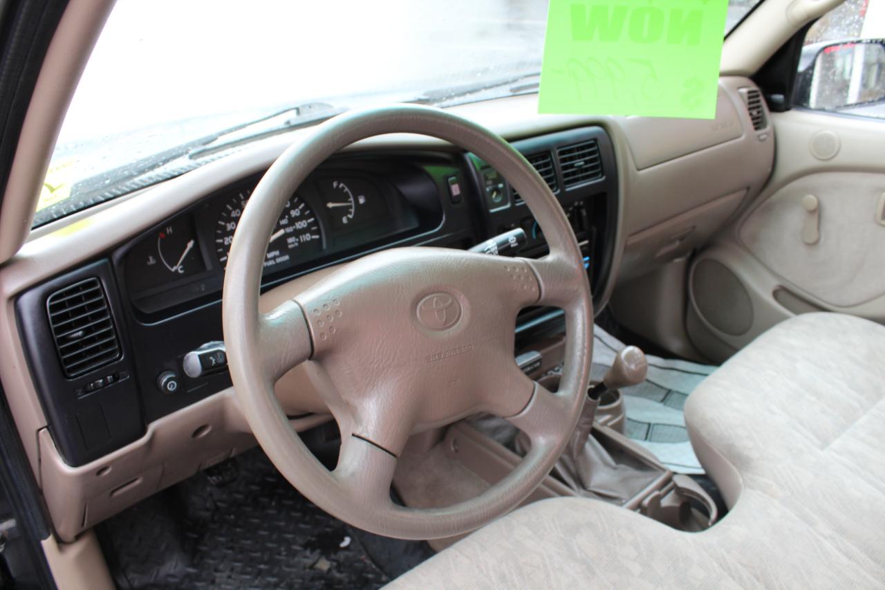 Toyota Tacoma Reg Cab Manual (Natl) 2001