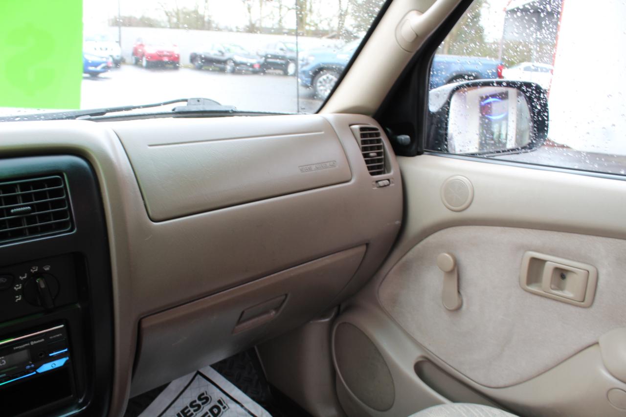 Toyota Tacoma Reg Cab Manual (Natl) 2001