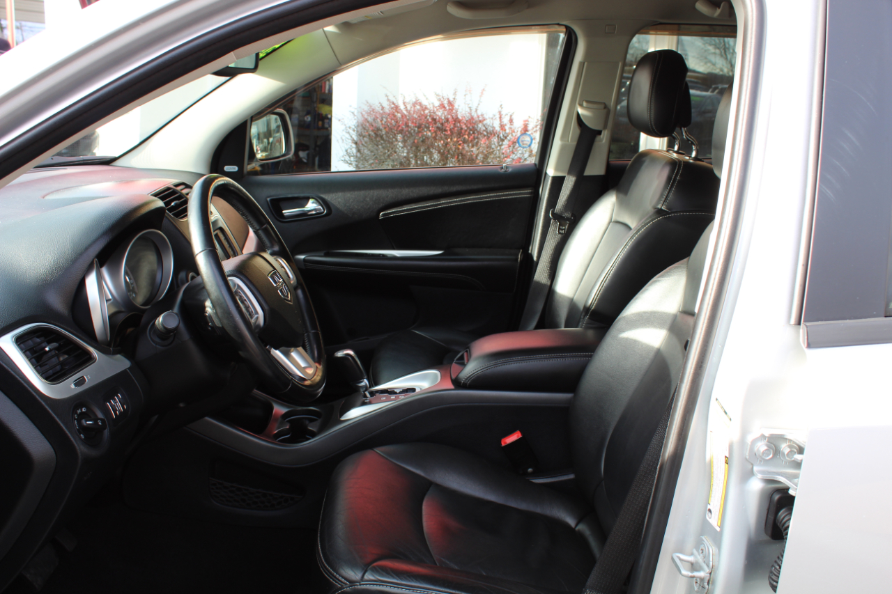 Dodge Journey AWD 4dr R/T 2011