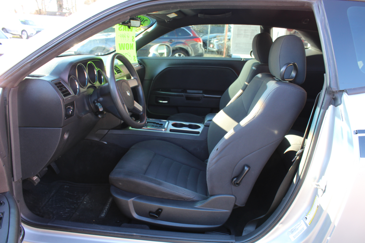 Dodge Challenger 2dr Cpe SE 2010