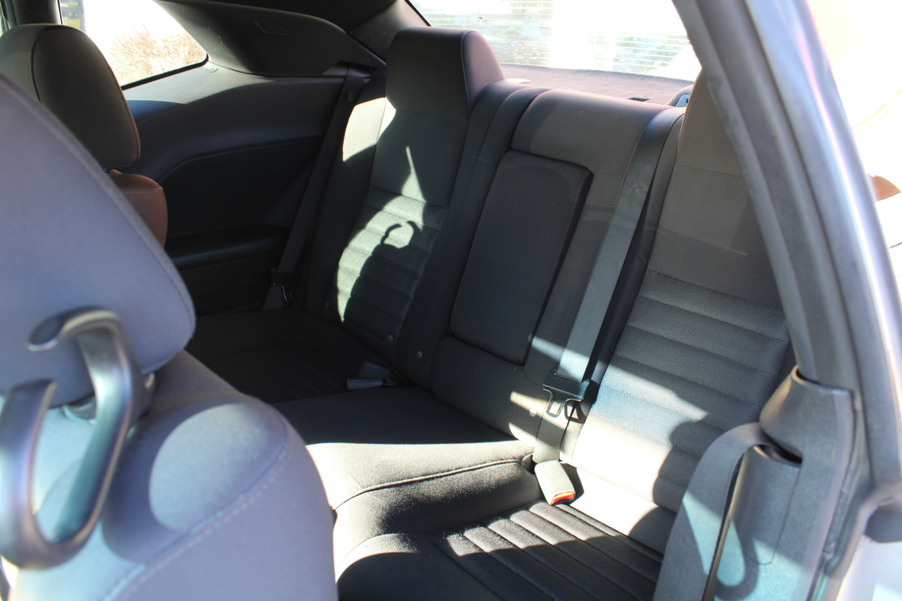 Dodge Challenger 2dr Cpe SE 2010