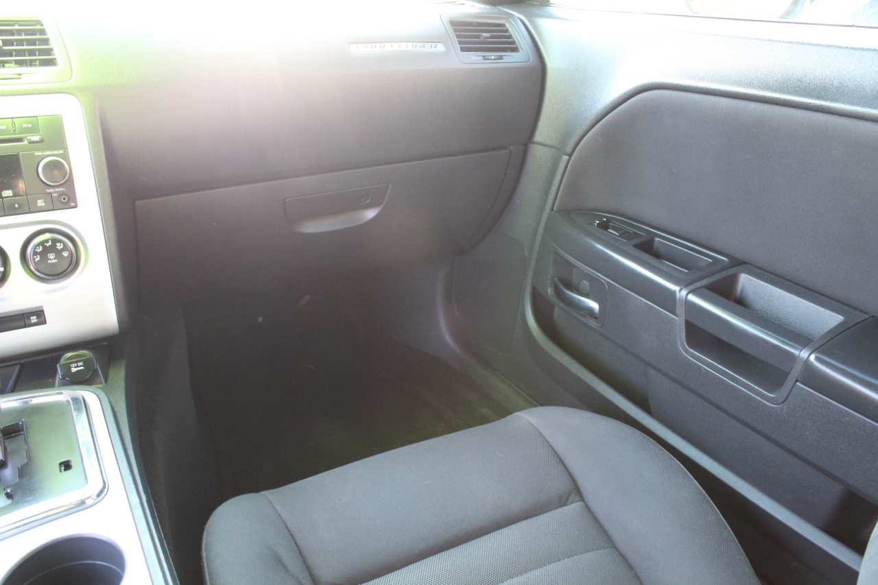 Dodge Challenger 2dr Cpe SE 2010