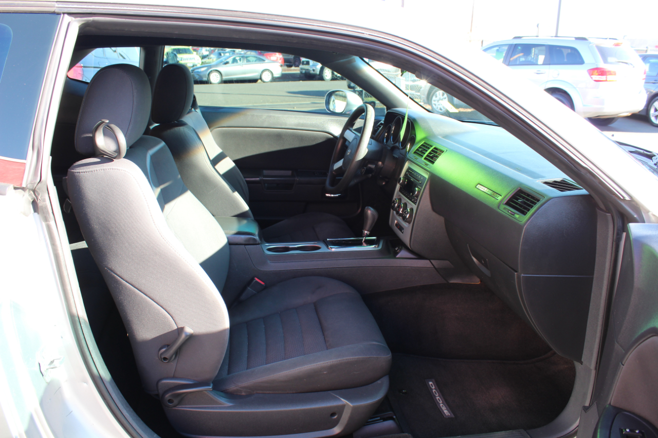 Dodge Challenger 2dr Cpe SE 2010