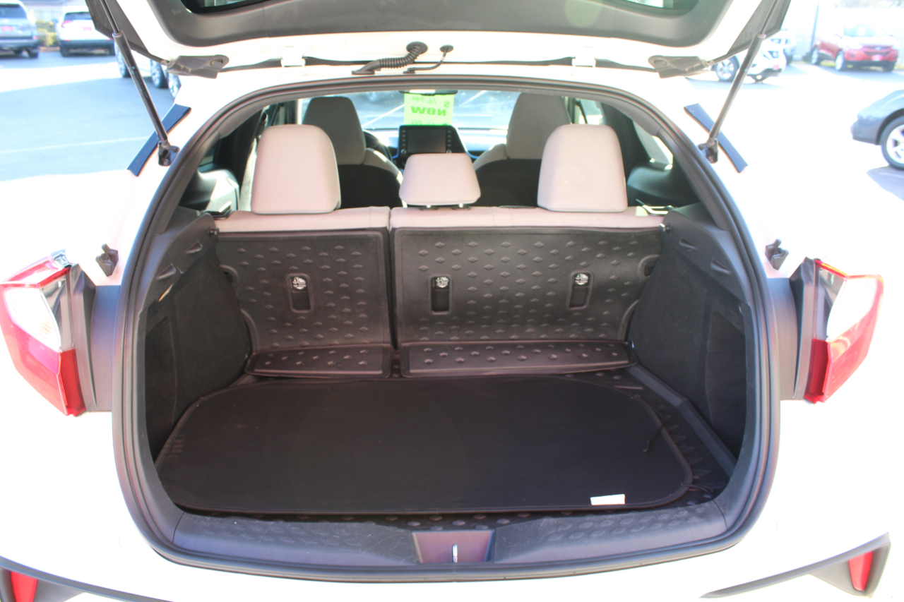 Toyota C-HR XLE FWD (Natl) 2019