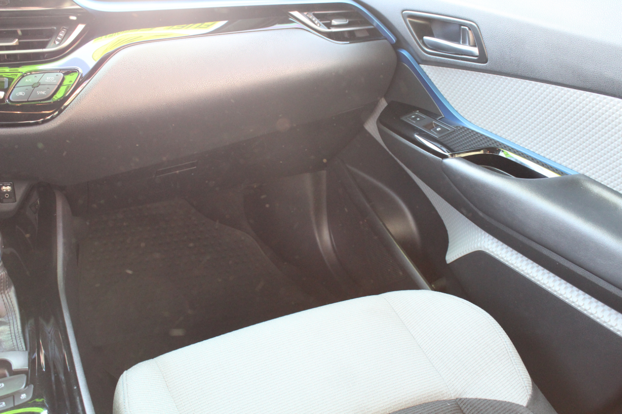 Toyota C-HR XLE FWD (Natl) 2019