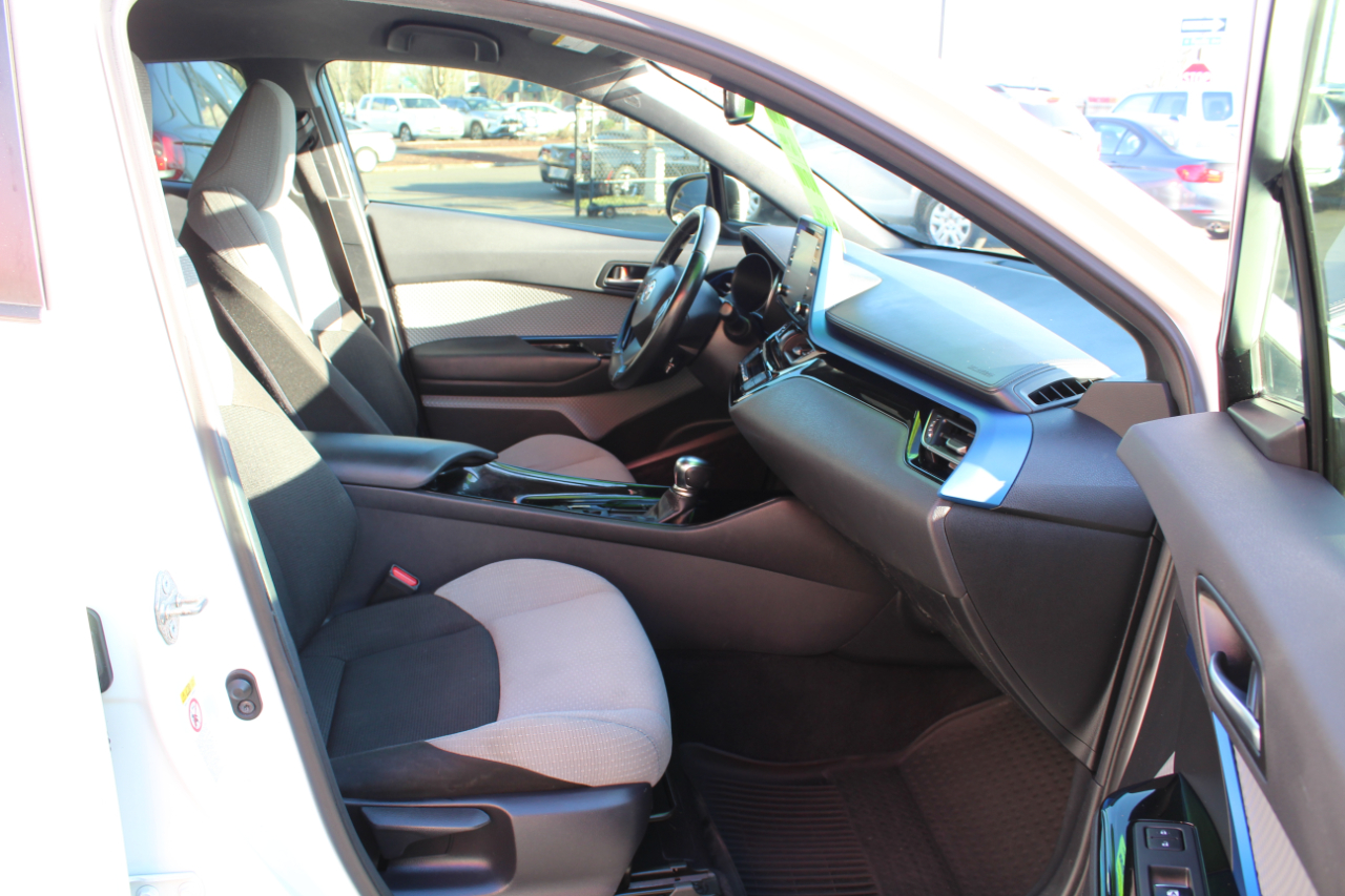 Toyota C-HR XLE FWD (Natl) 2019