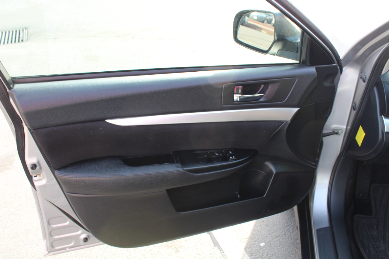 Subaru Outback 4dr Wgn H4 Auto 2.5i 2011