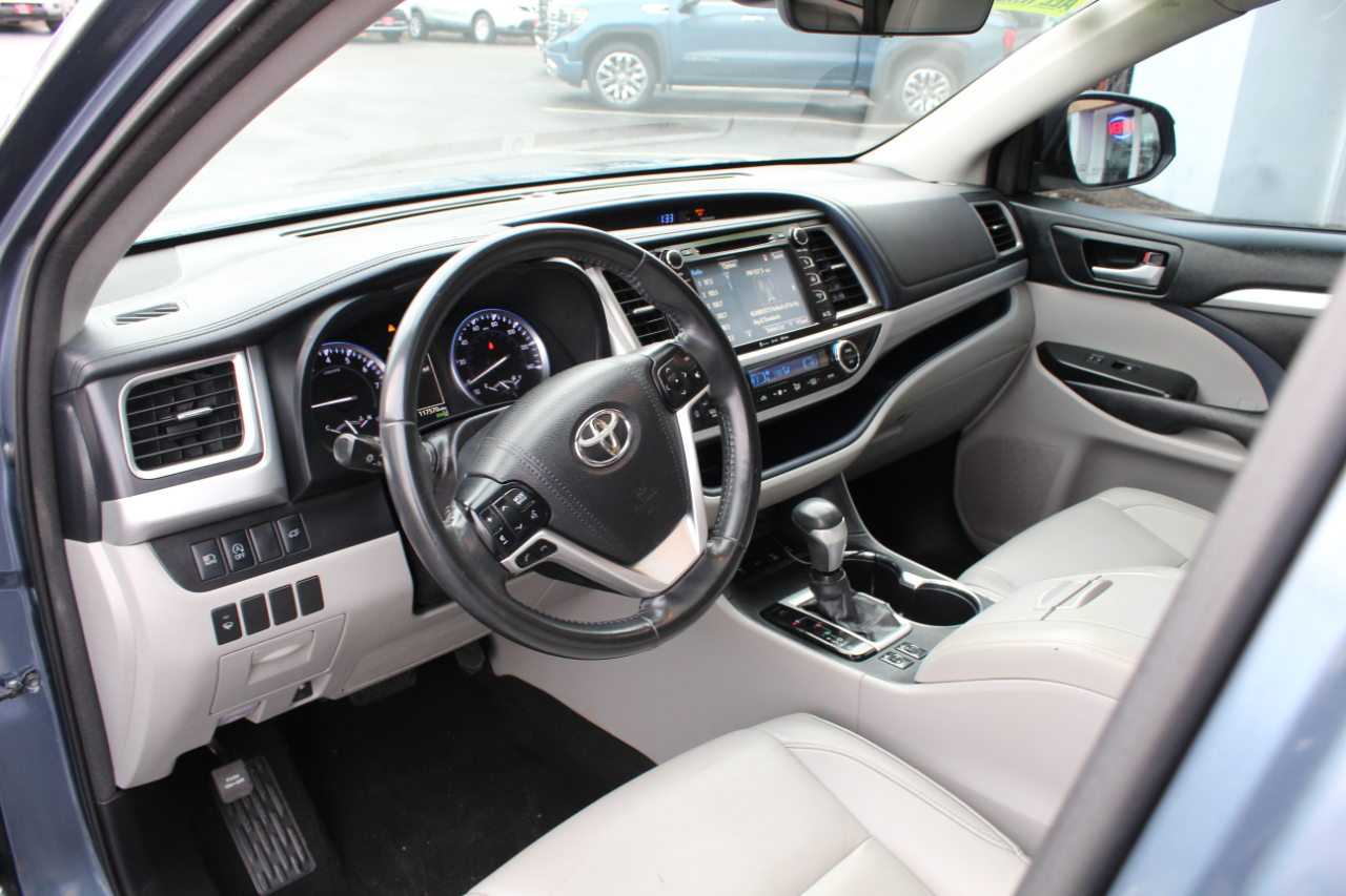 Toyota Highlander XLE V6 AWD (Natl) 2017