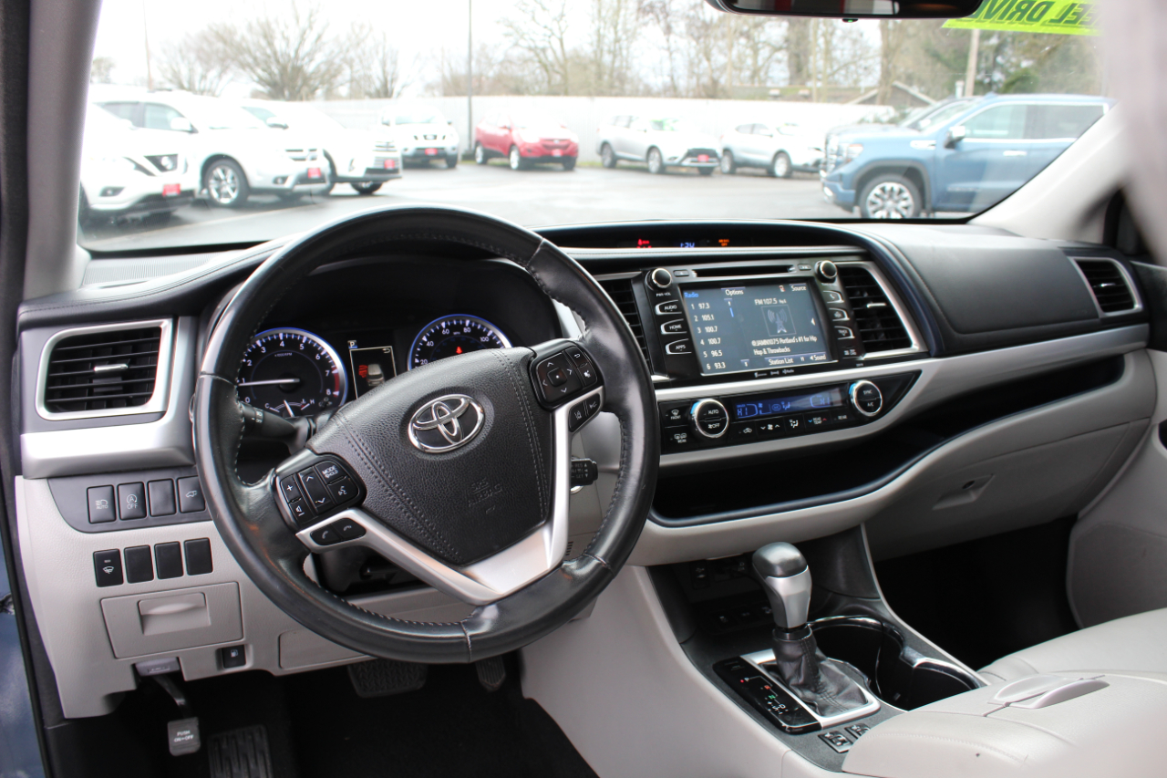 Toyota Highlander XLE V6 AWD (Natl) 2017