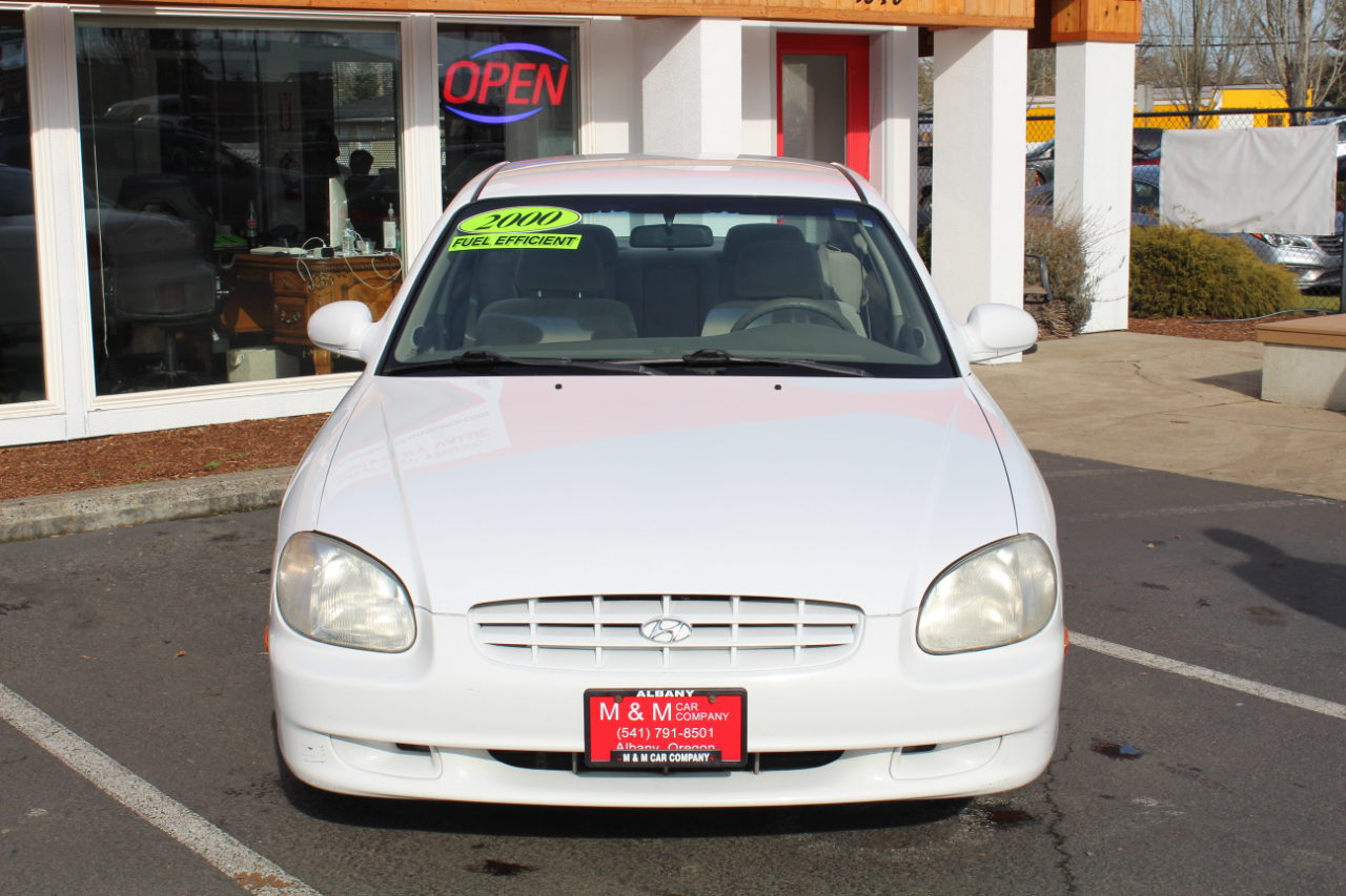 Hyundai Sonata 4dr Sdn 2.4L 2000