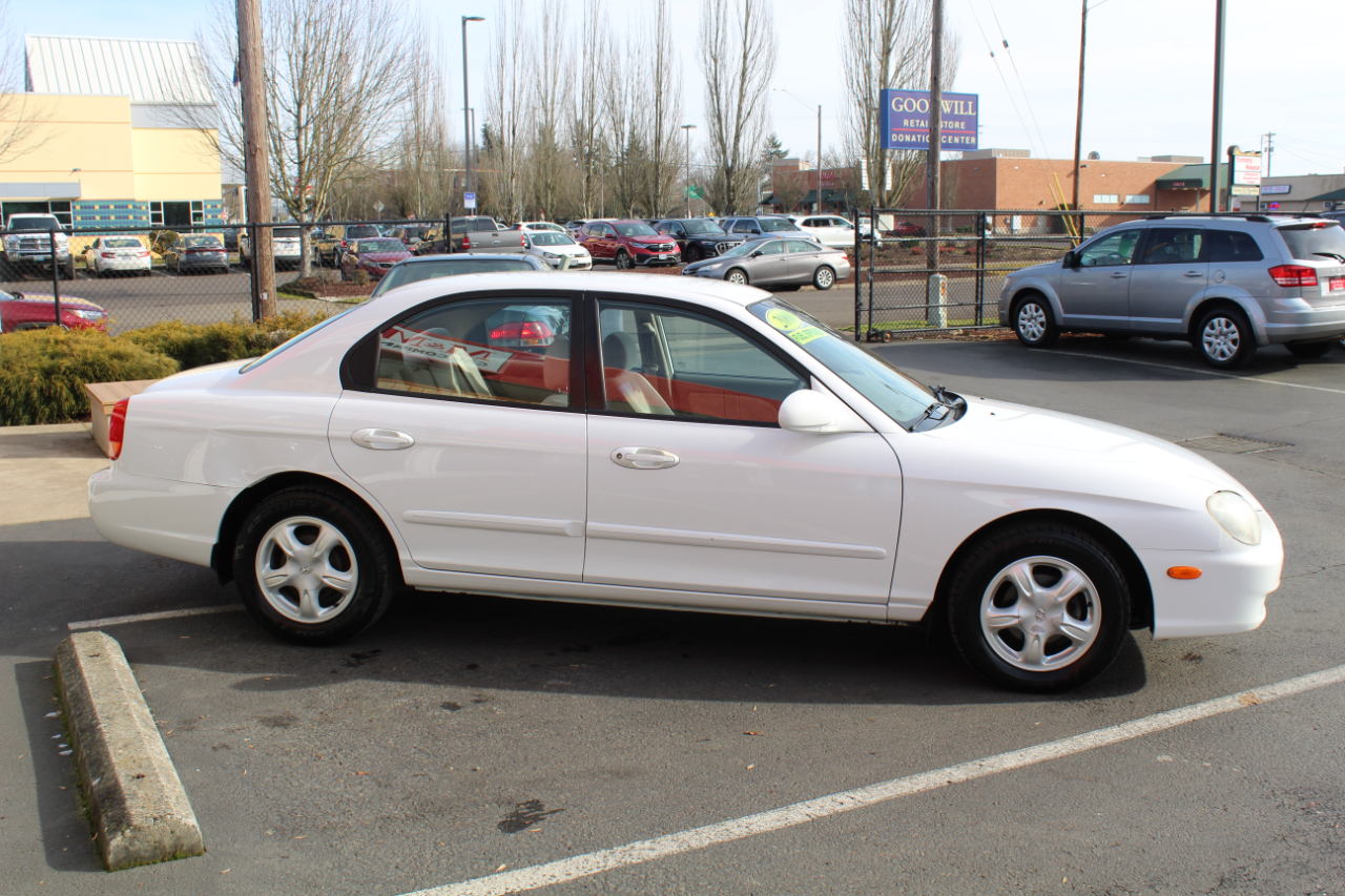 Hyundai Sonata 4dr Sdn 2.4L 2000