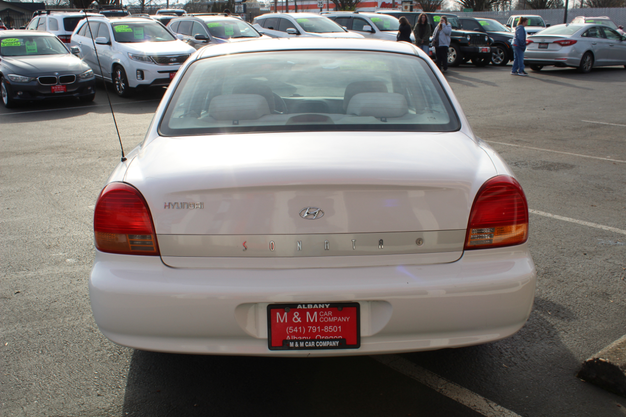 Hyundai Sonata 4dr Sdn 2.4L 2000