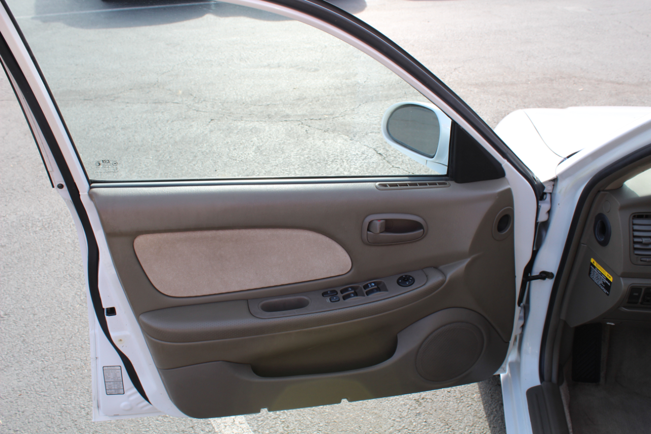 Hyundai Sonata 4dr Sdn 2.4L 2000