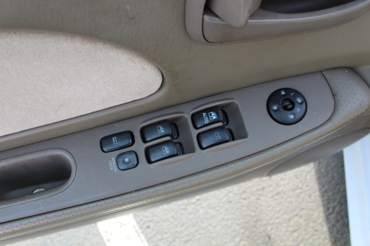 Hyundai Sonata 4dr Sdn 2.4L 2000