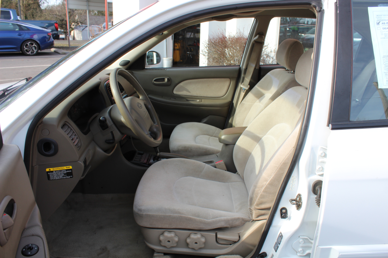 Hyundai Sonata 4dr Sdn 2.4L 2000