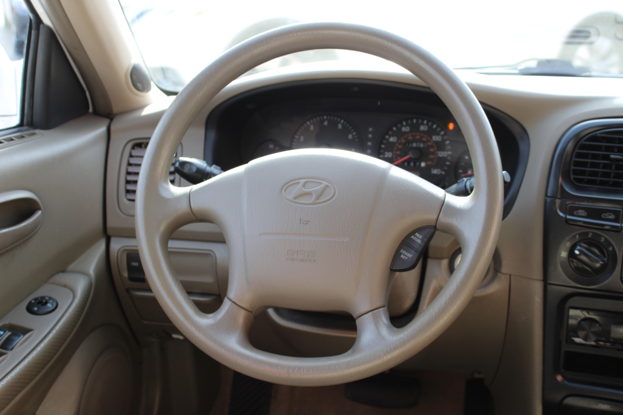 Hyundai Sonata 4dr Sdn 2.4L 2000