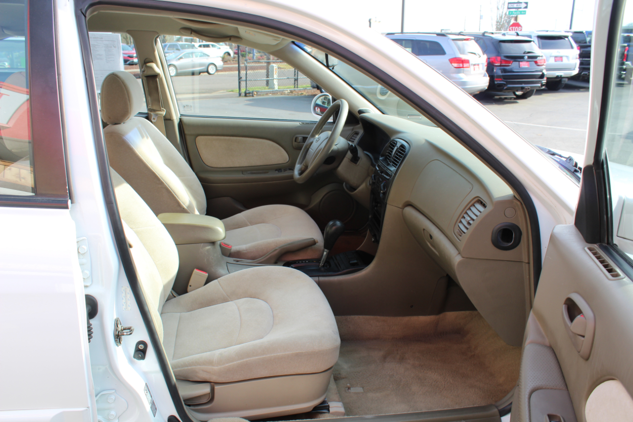 Hyundai Sonata 4dr Sdn 2.4L 2000