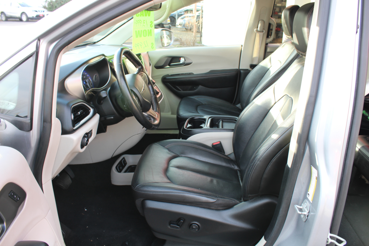 Chrysler Pacifica Touring L FWD 2020