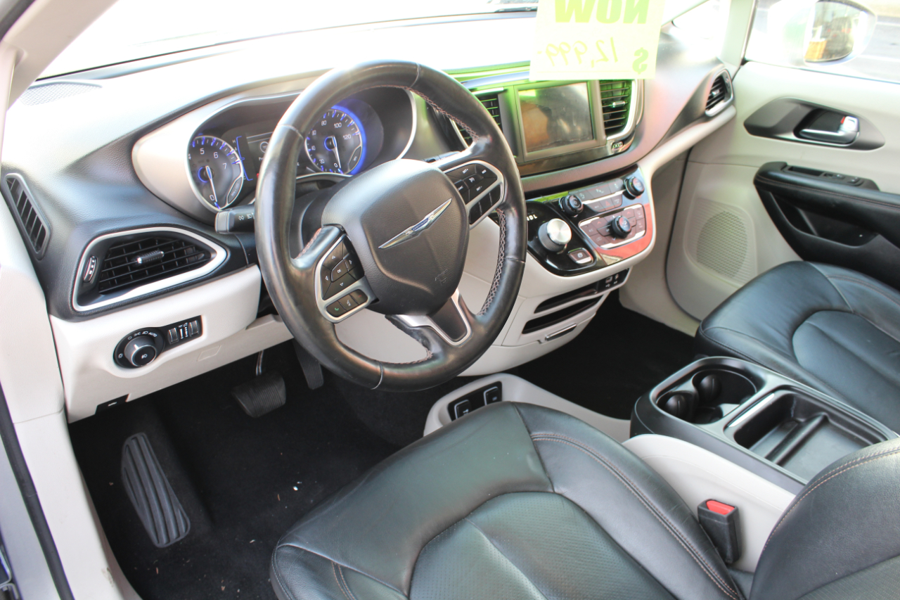 Chrysler Pacifica Touring L FWD 2020