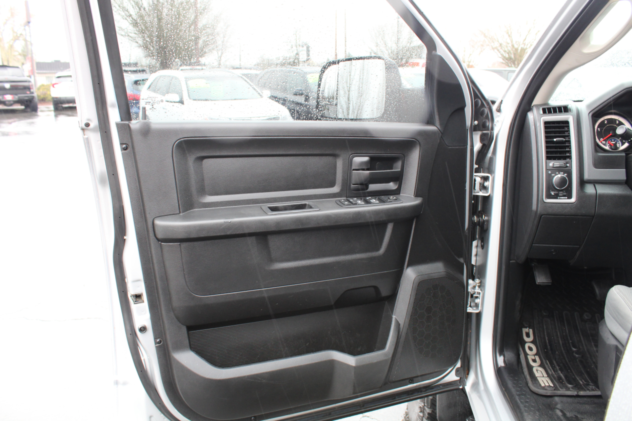 RAM 2500 Tradesman 4x4 Crew Cab 8' Box 2017