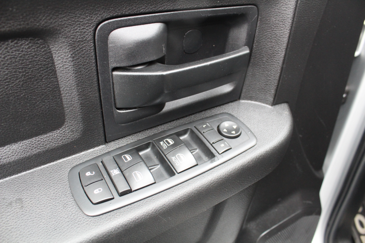 RAM 2500 Tradesman 4x4 Crew Cab 8' Box 2017