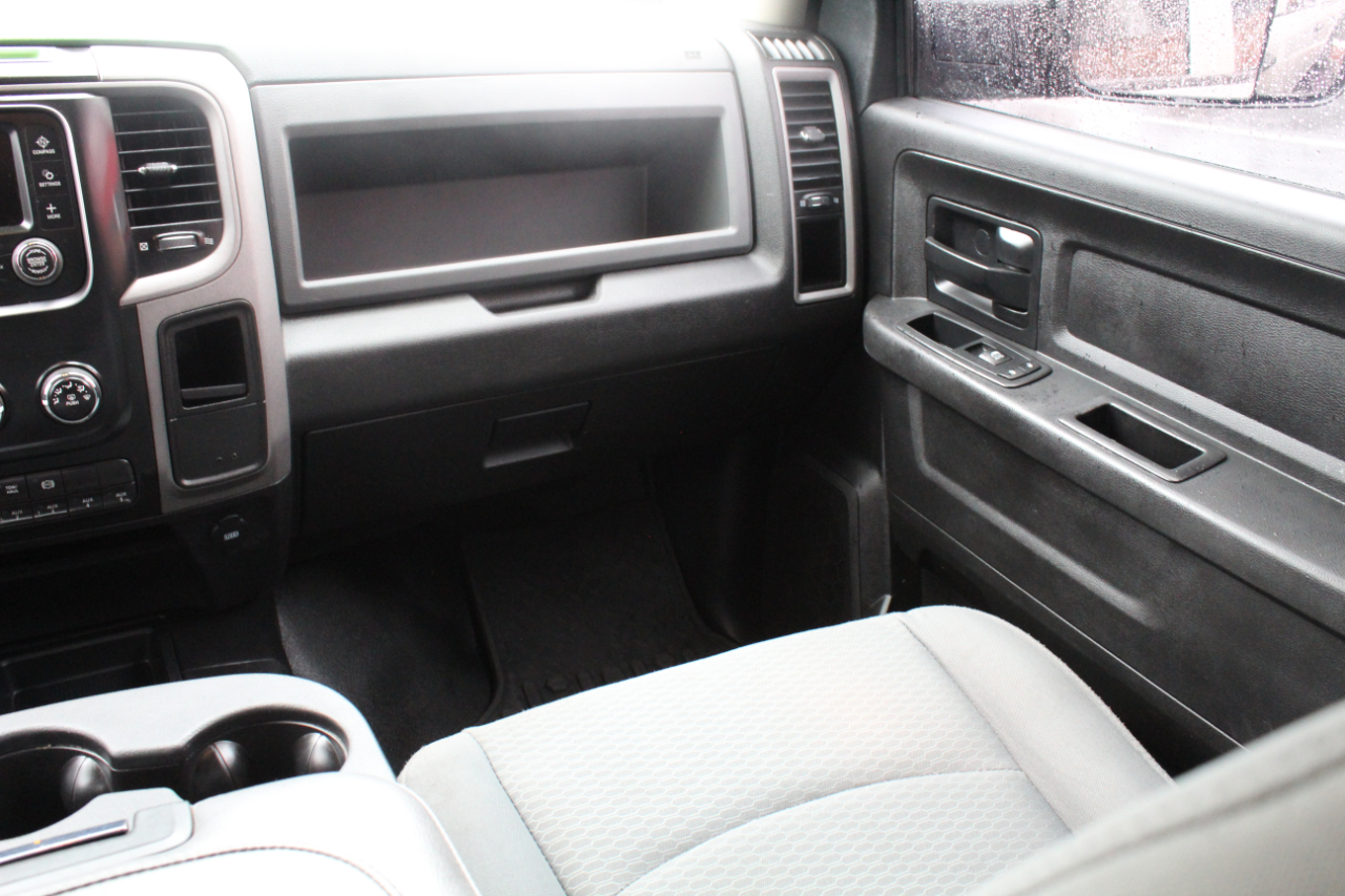 RAM 2500 Tradesman 4x4 Crew Cab 8' Box 2017