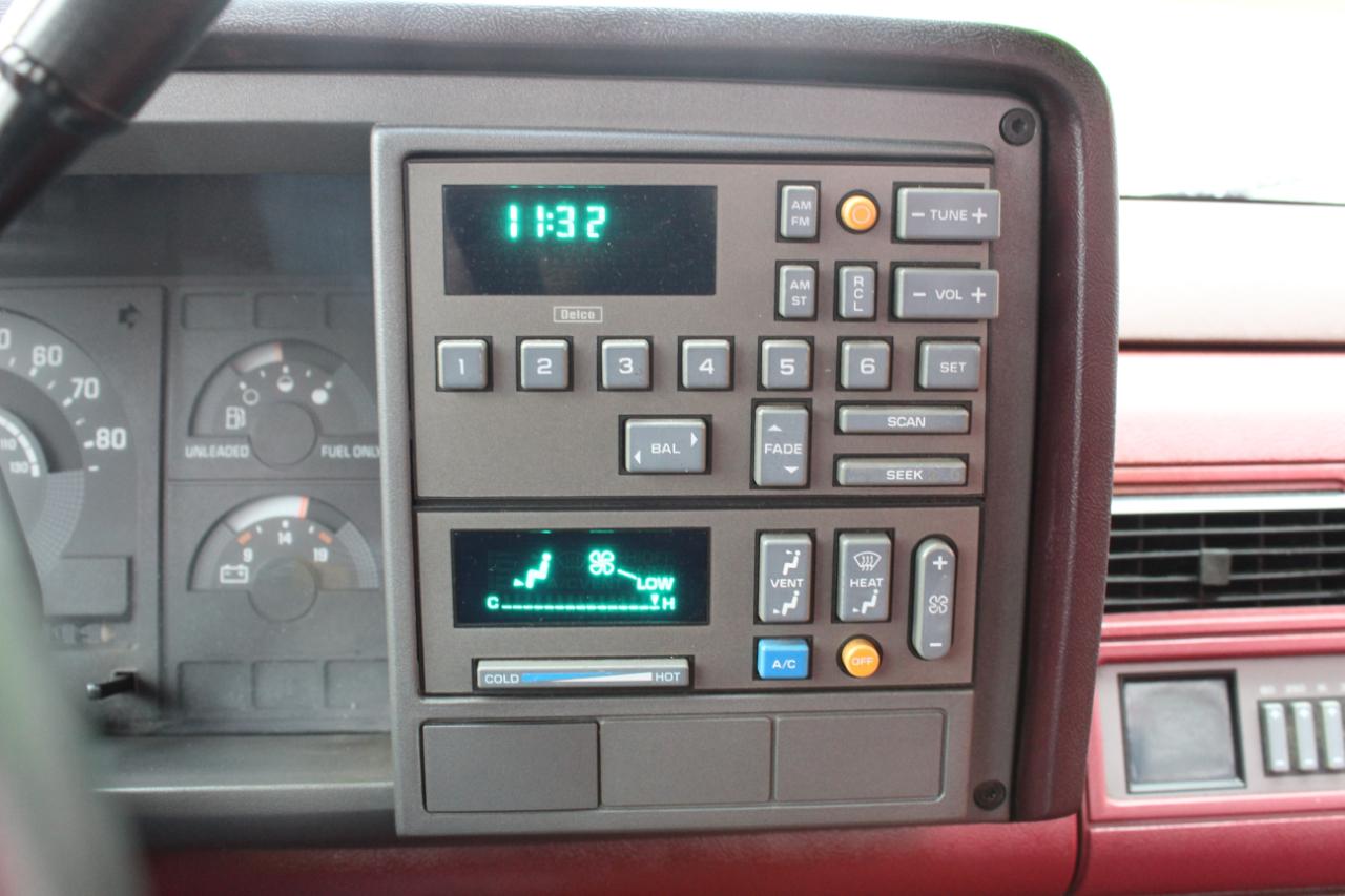 Chevrolet 1500 Reg Cab 117.5" 4WD 1990