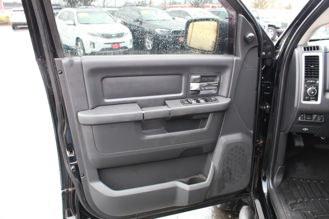 RAM 1500 4WD Quad Cab 140.5" Sport 2012