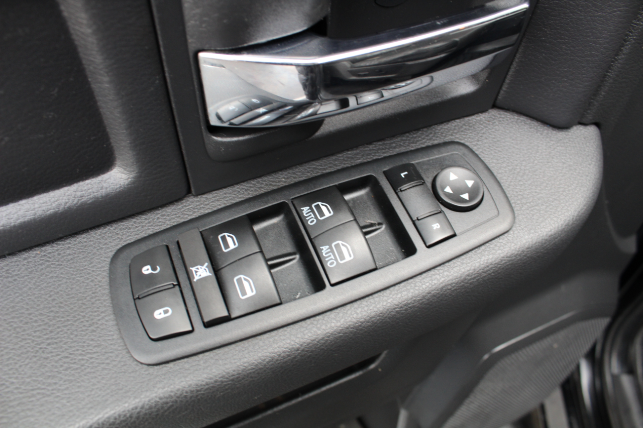 RAM 1500 4WD Quad Cab 140.5" Sport 2012