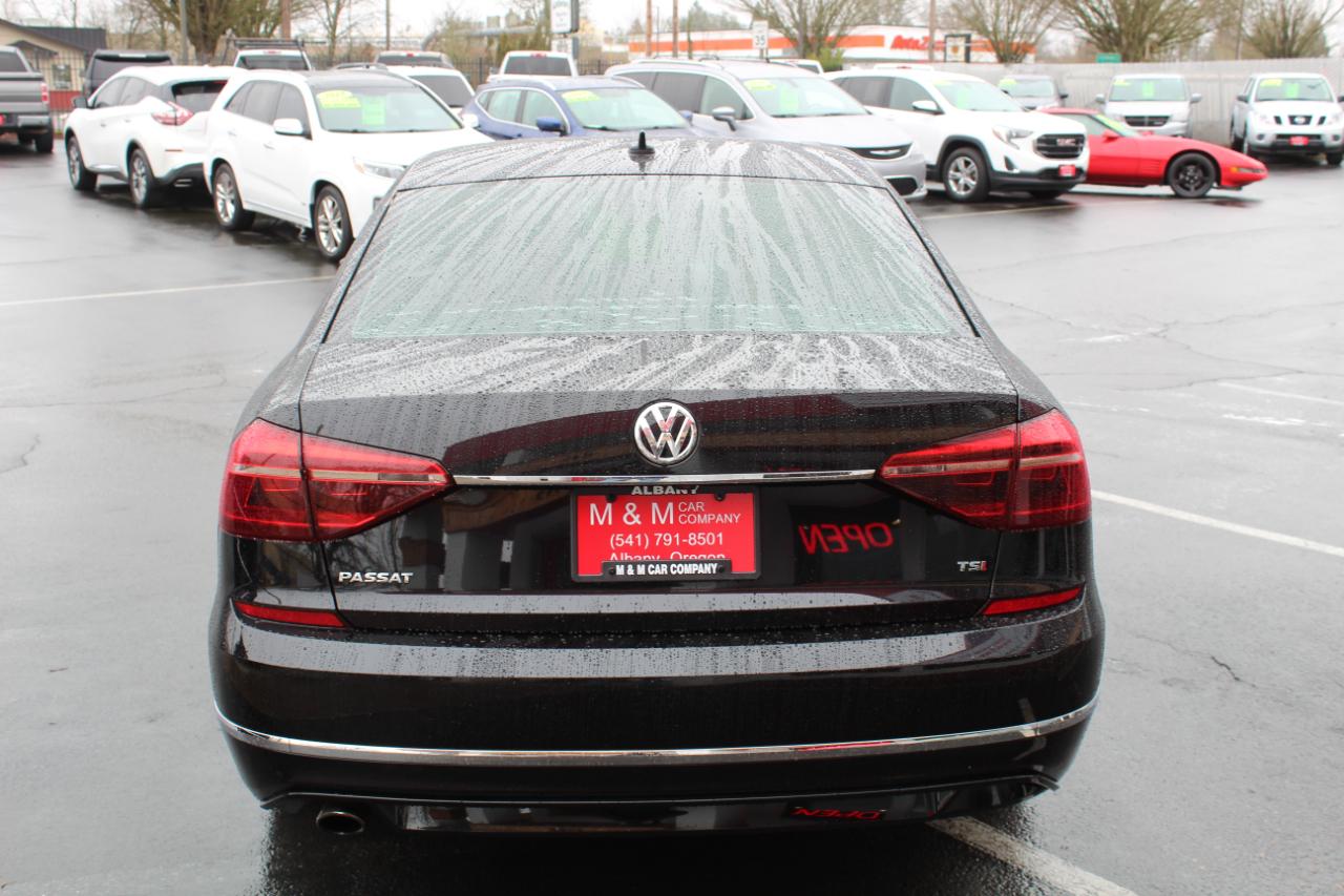 Volkswagen Passat R-Line w/Comfort Pkg Auto 2017