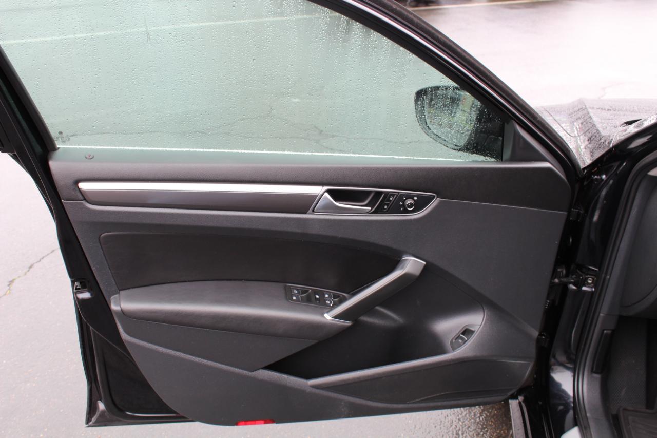 Volkswagen Passat R-Line w/Comfort Pkg Auto 2017