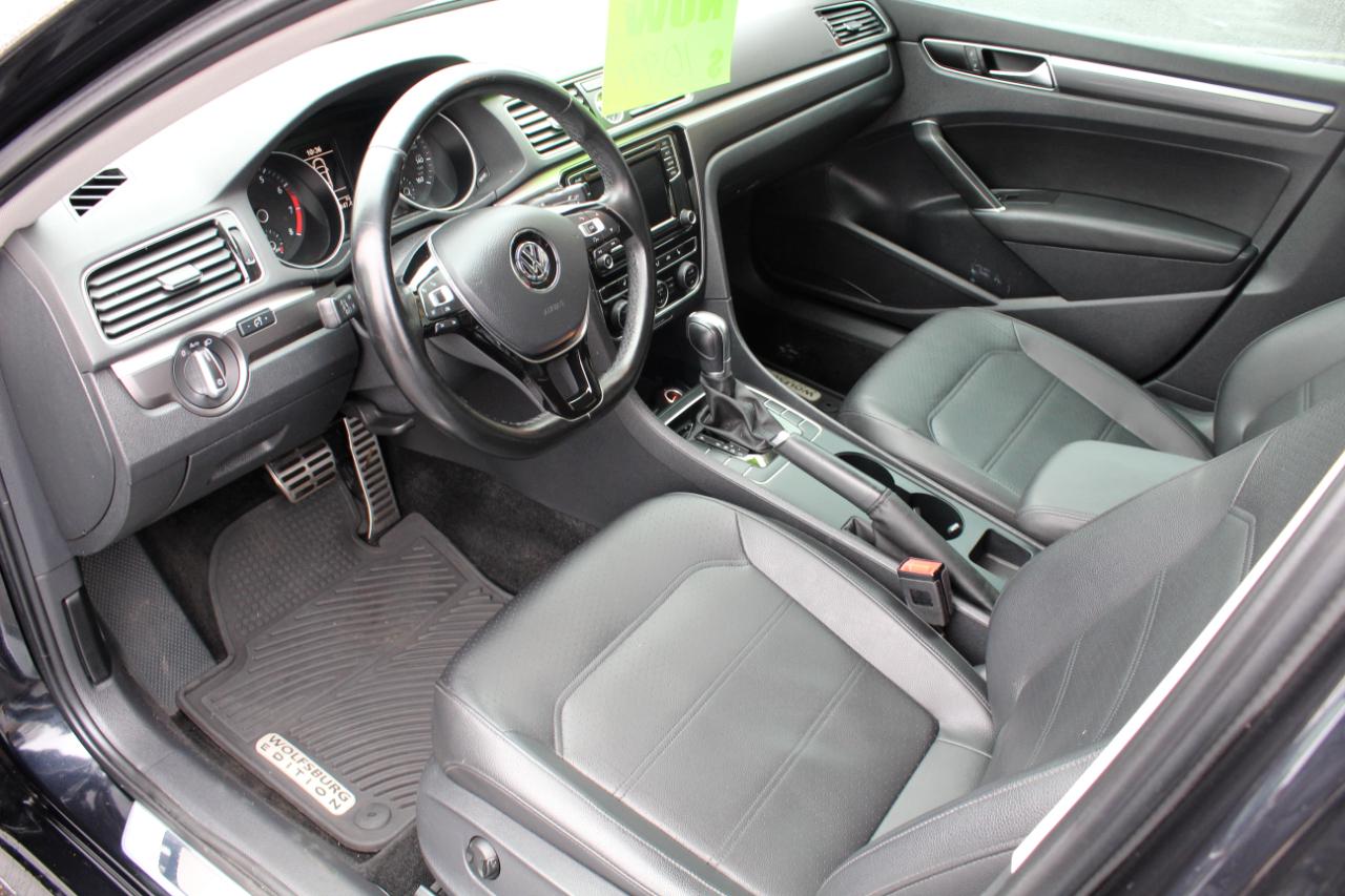 Volkswagen Passat R-Line w/Comfort Pkg Auto 2017