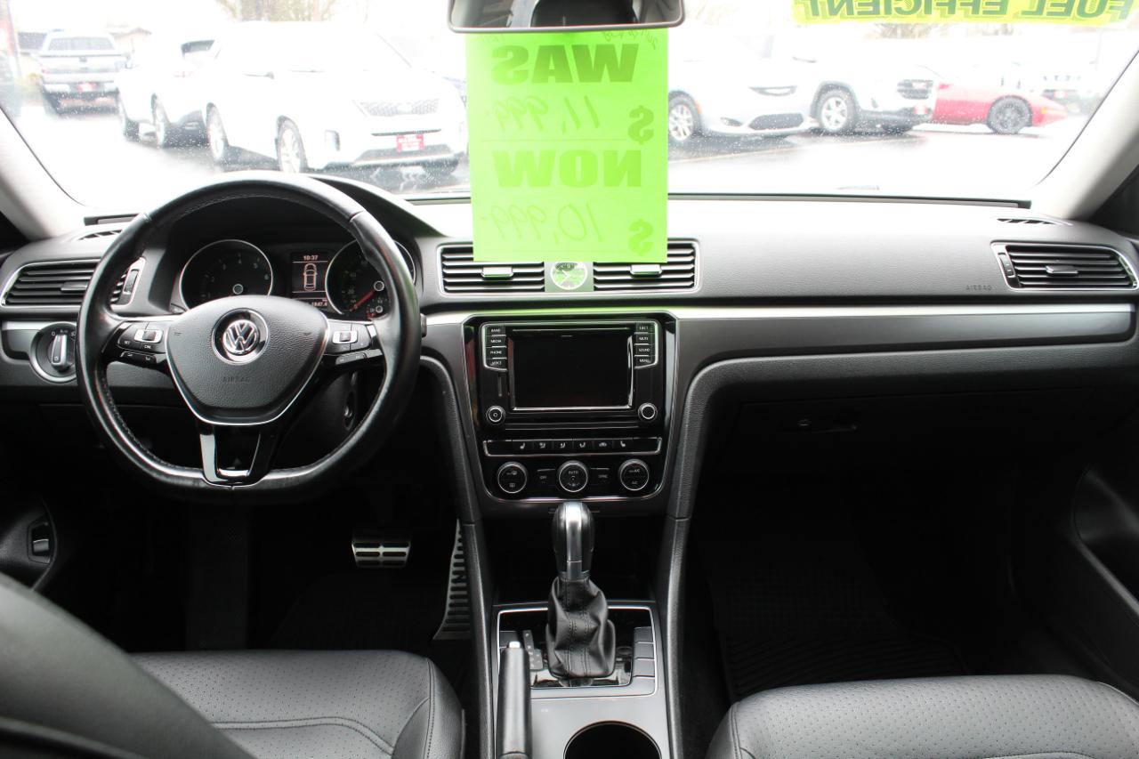 Volkswagen Passat R-Line w/Comfort Pkg Auto 2017