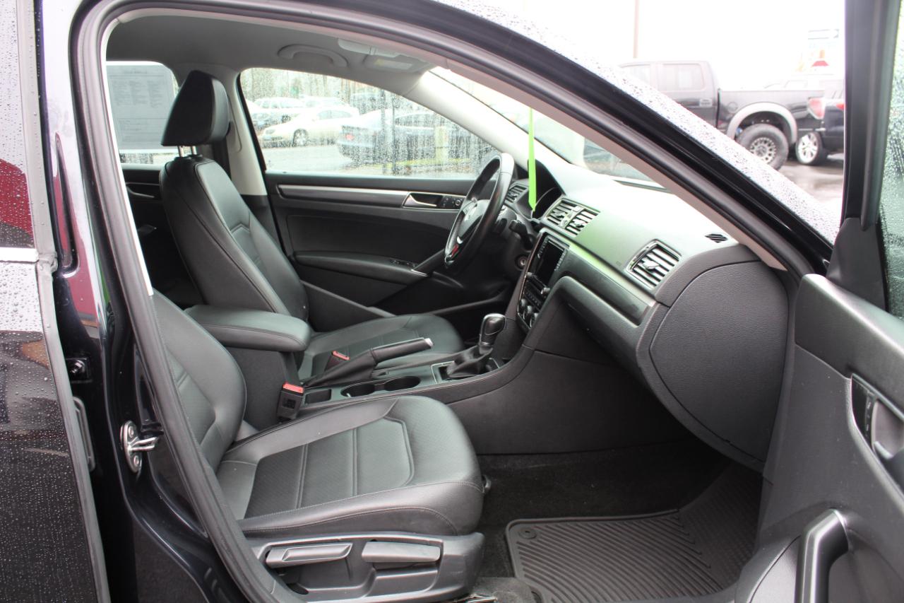 Volkswagen Passat R-Line w/Comfort Pkg Auto 2017