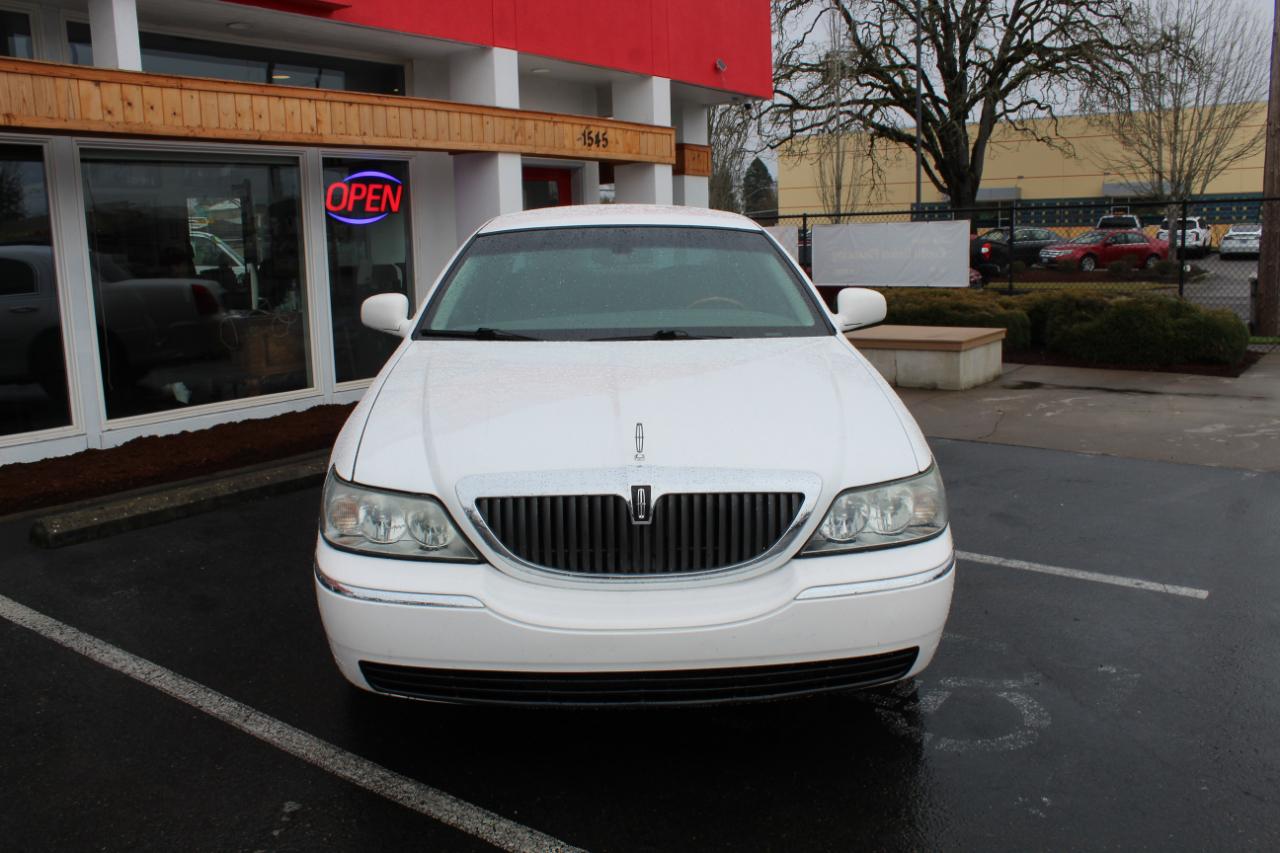 Lincoln Town Car 4dr Sdn Signature Limited 2010