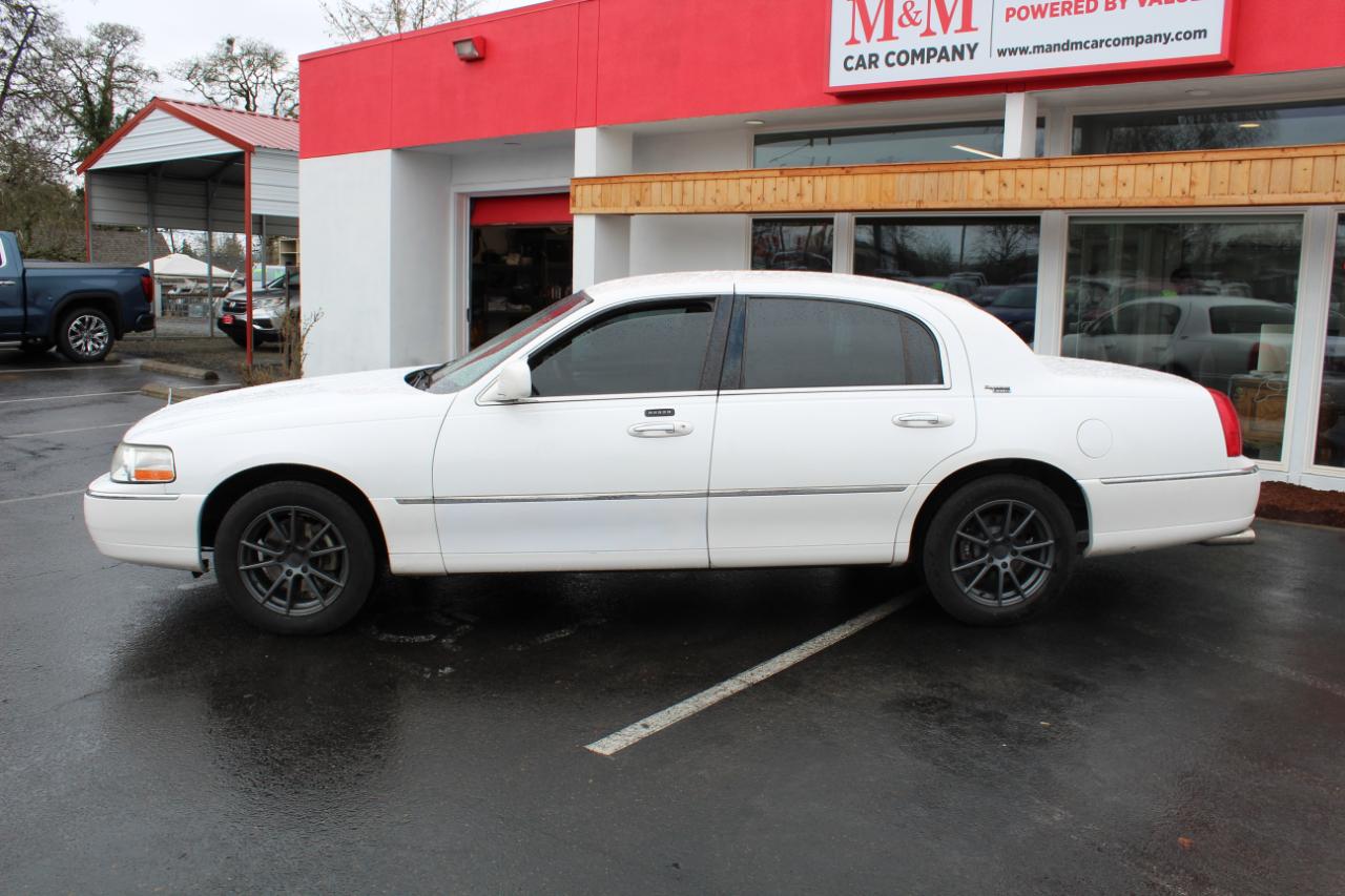 Lincoln Town Car 4dr Sdn Signature Limited 2010